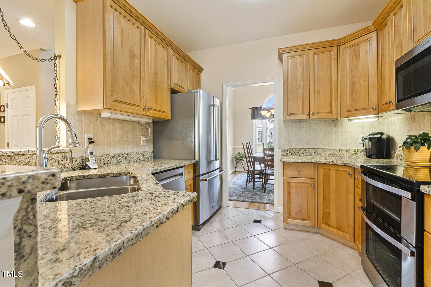 924 Glenmacie Drive 