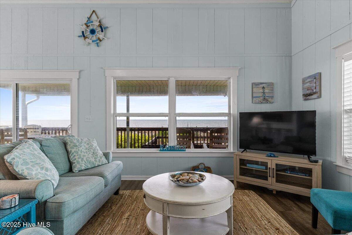 2709 W Beach Drive