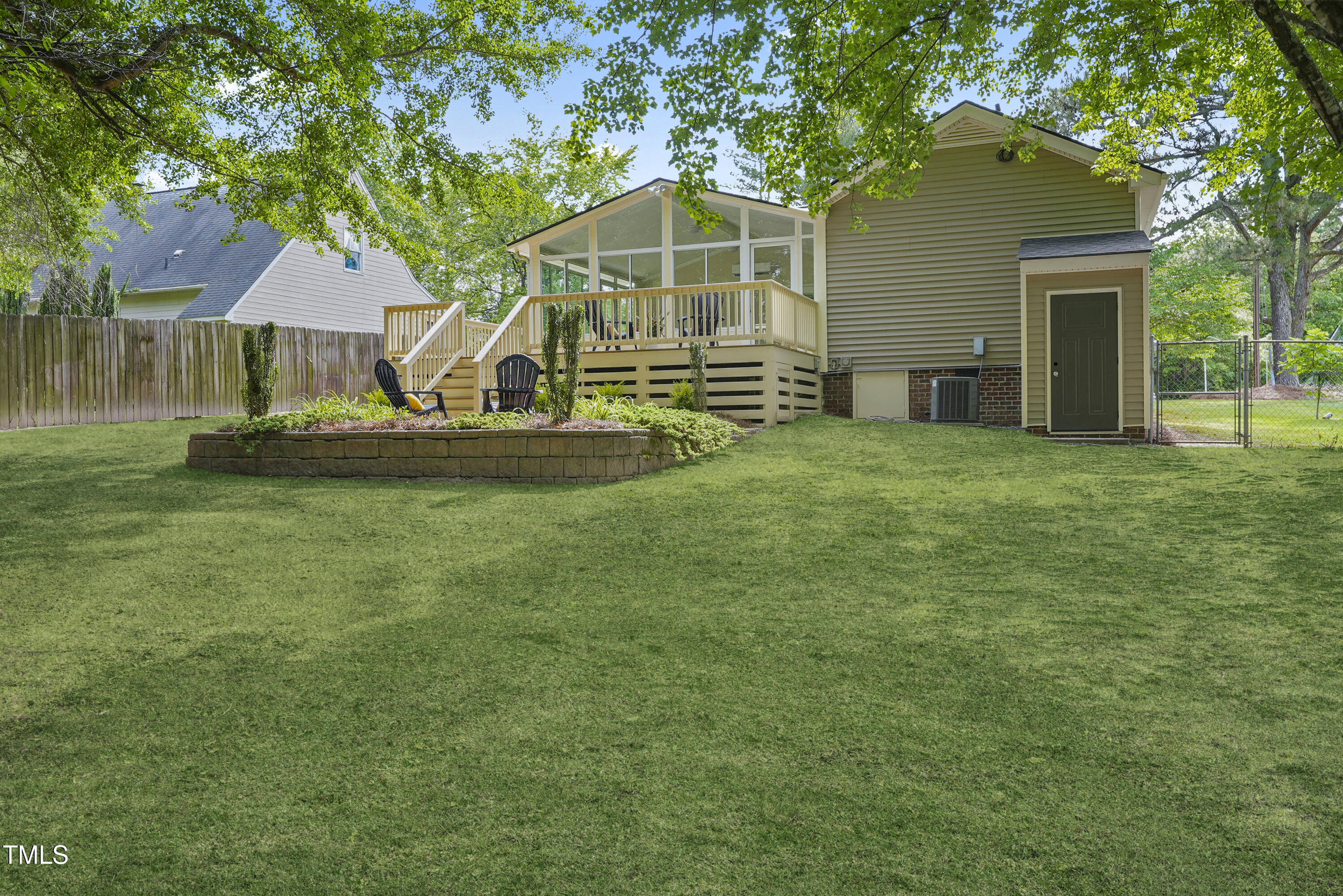 847 E Maple Lane