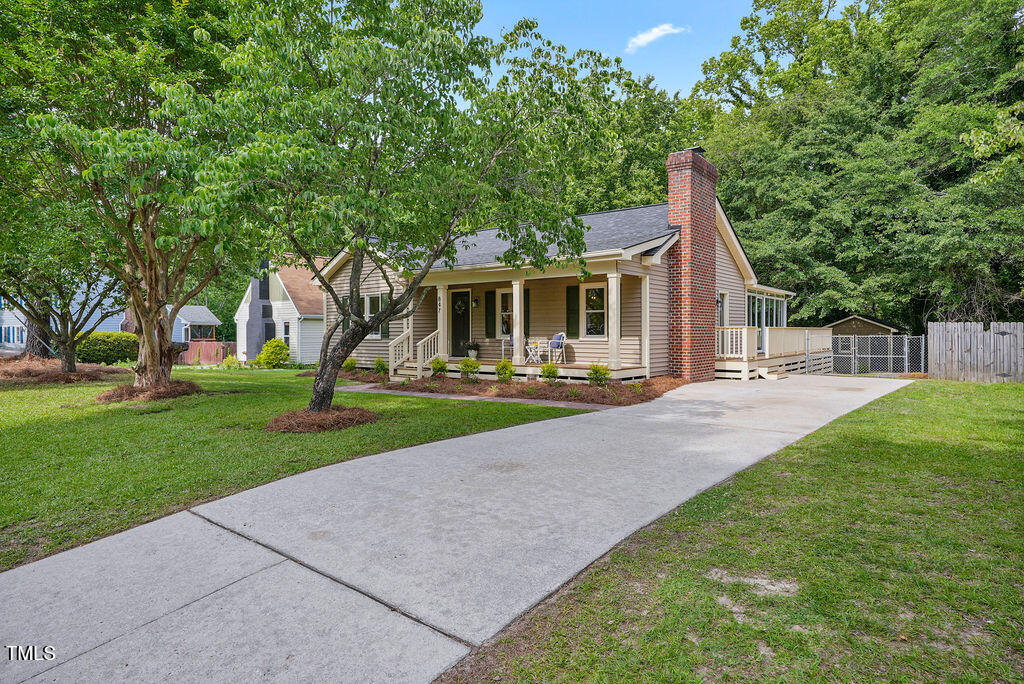 847 E Maple Lane