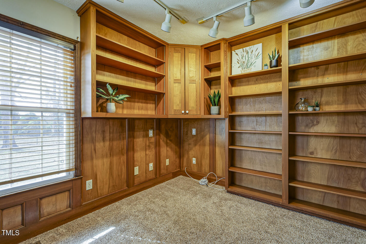 4610 Linden Road