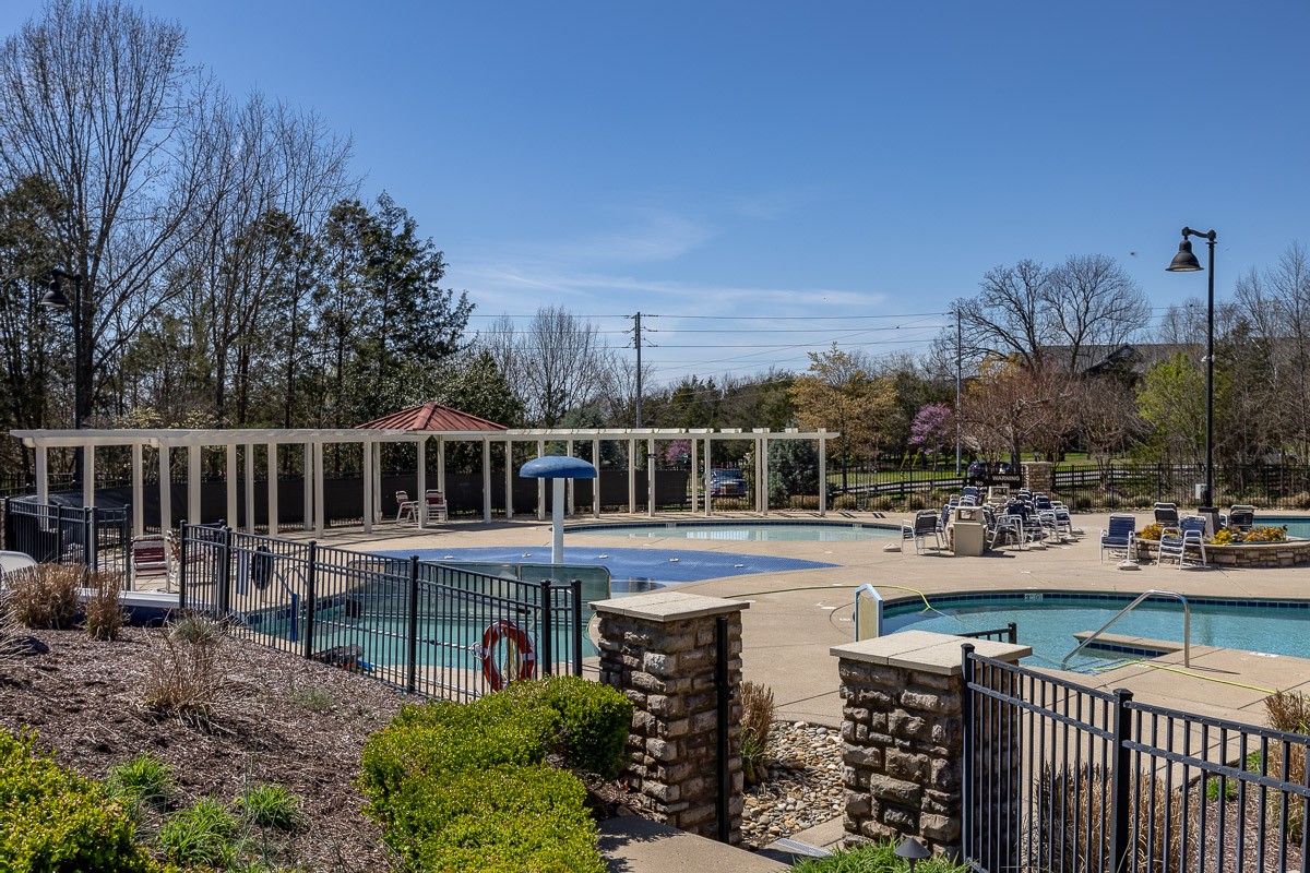 306 Forest Bend Dr