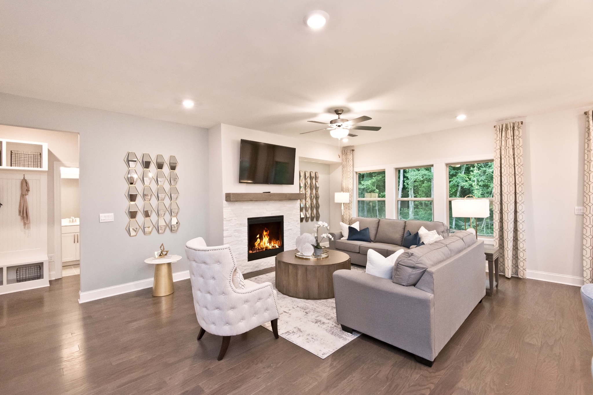 6216 Gladstone Lane
