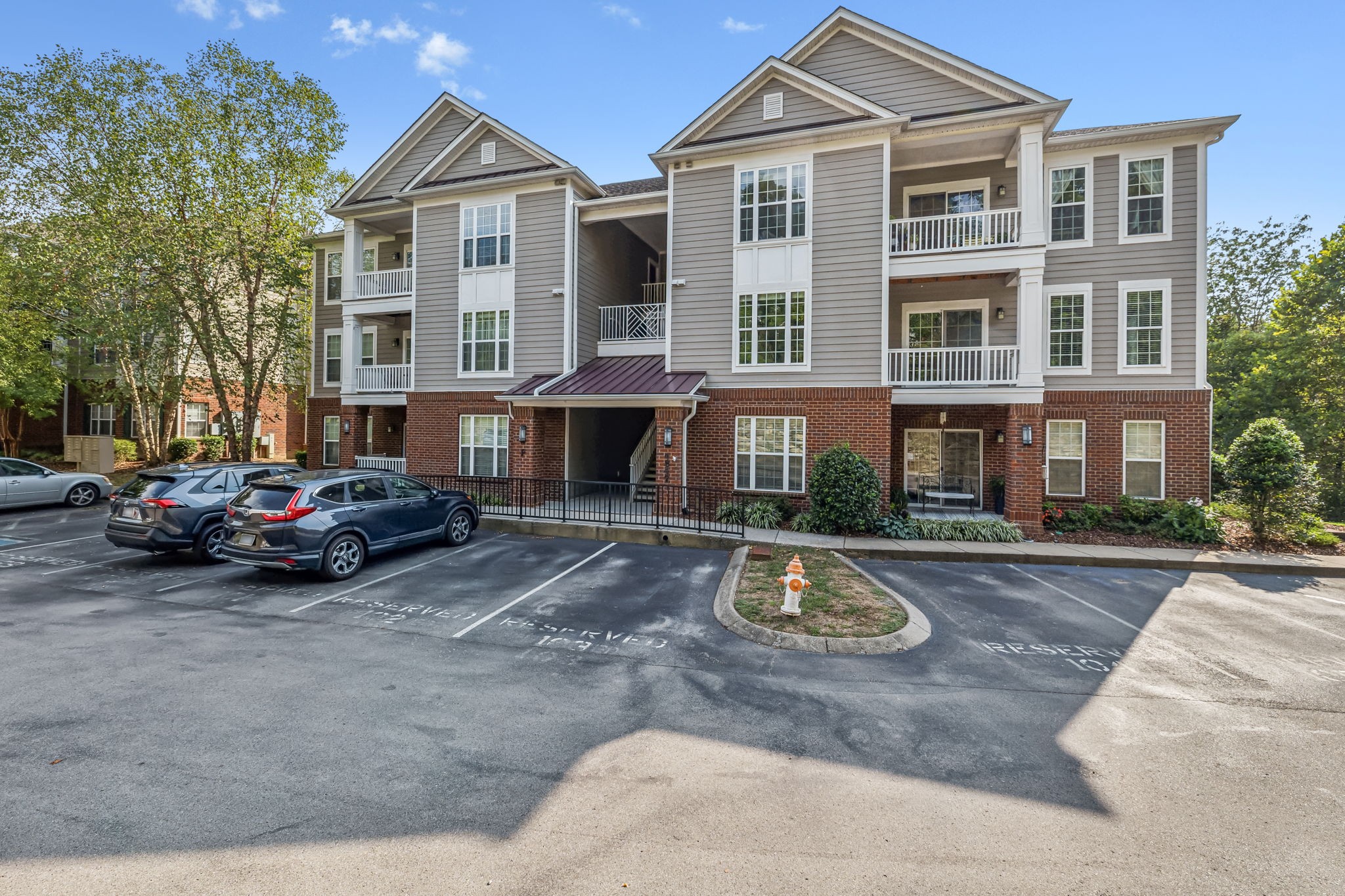 4847 Bevendean Dr Unit: F8