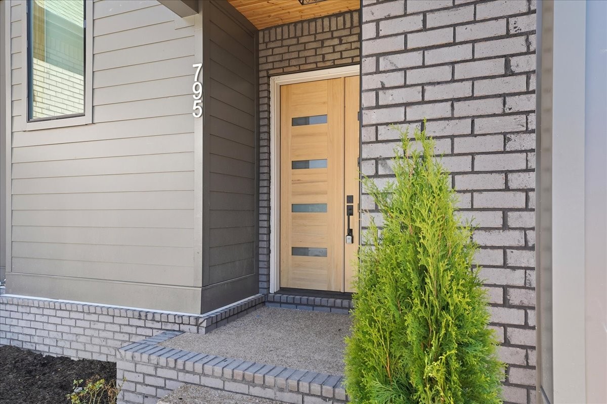 795 Summit Oaks Court