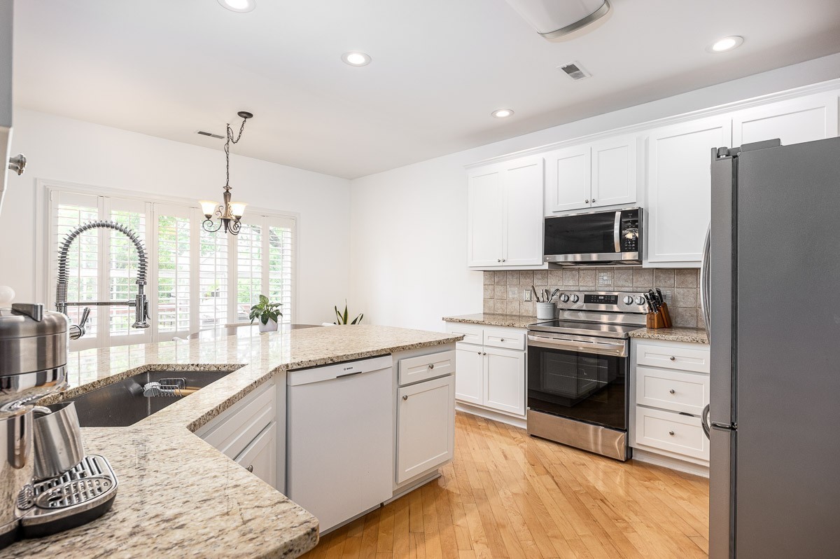 2907 Stewart Campbell Pt