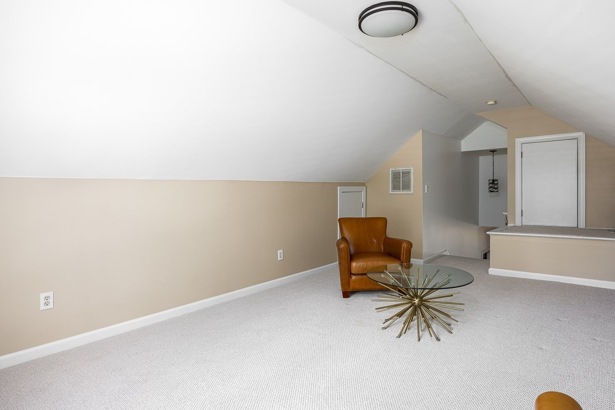 2907 Stewart Campbell Pt