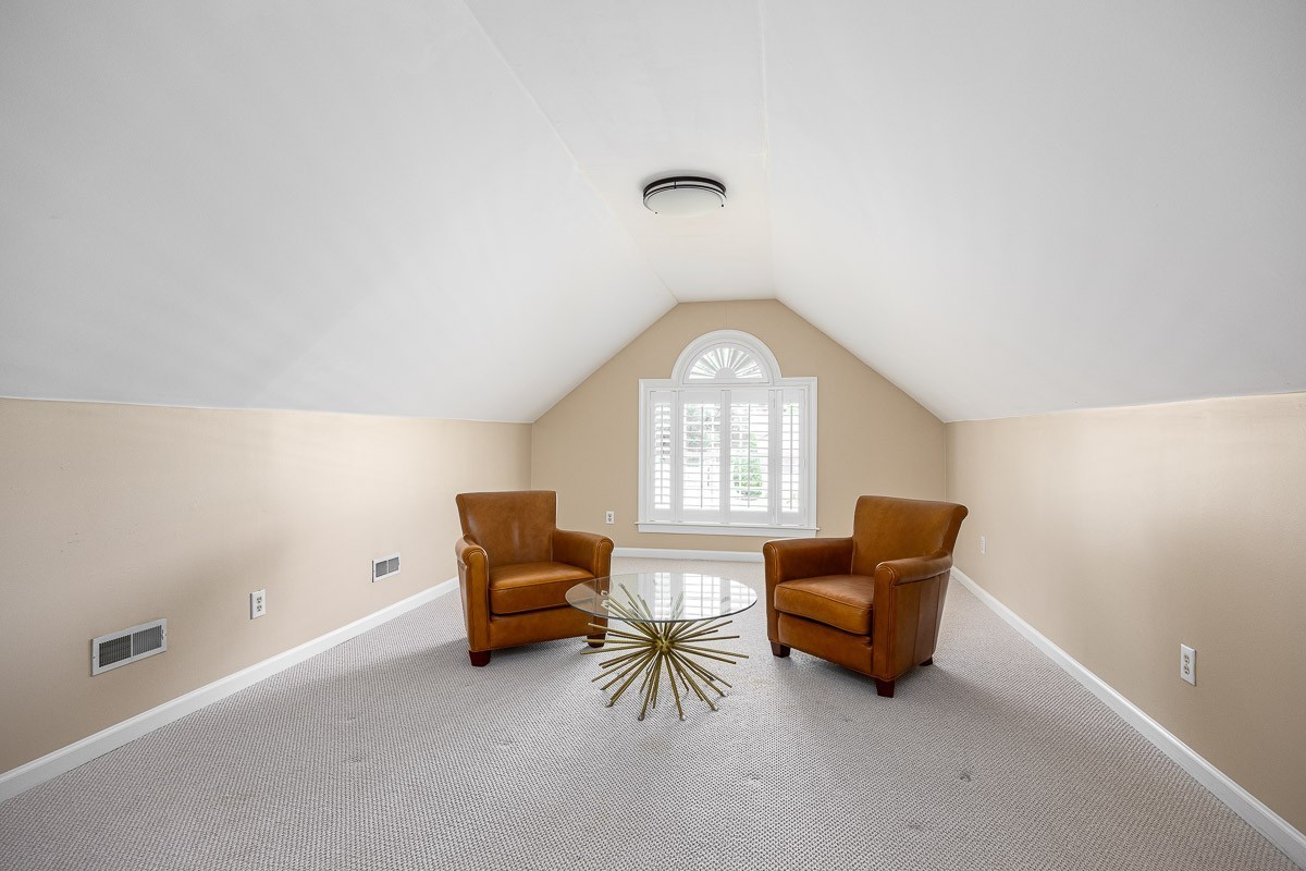 2907 Stewart Campbell Pt