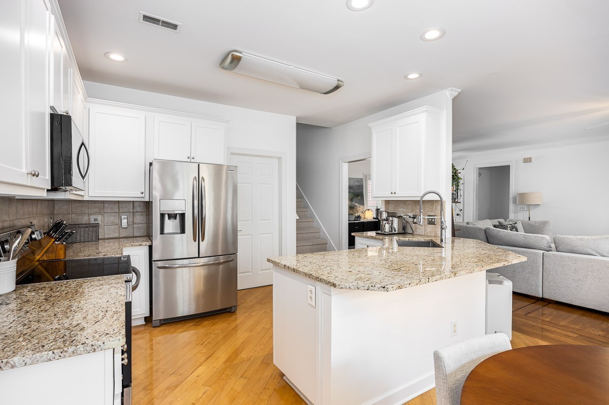 2907 Stewart Campbell Pt