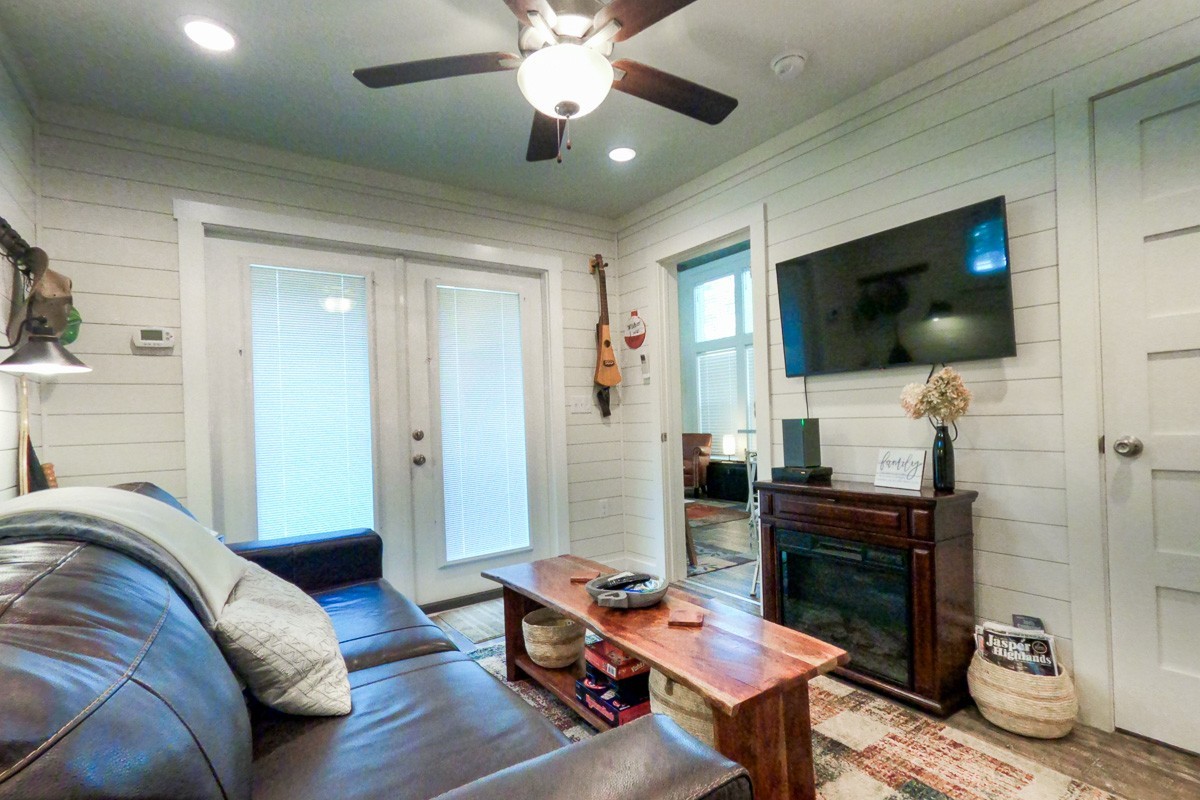 110 Acorn Cove