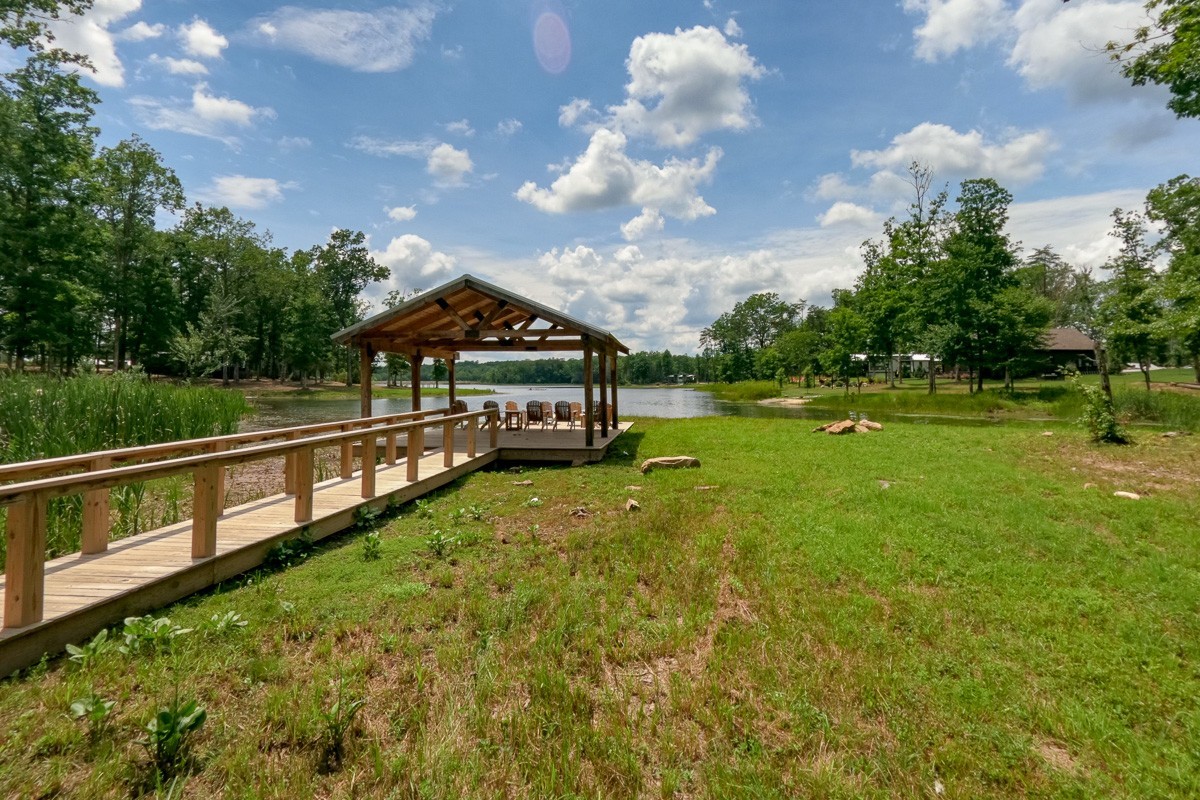 110 Acorn Cove