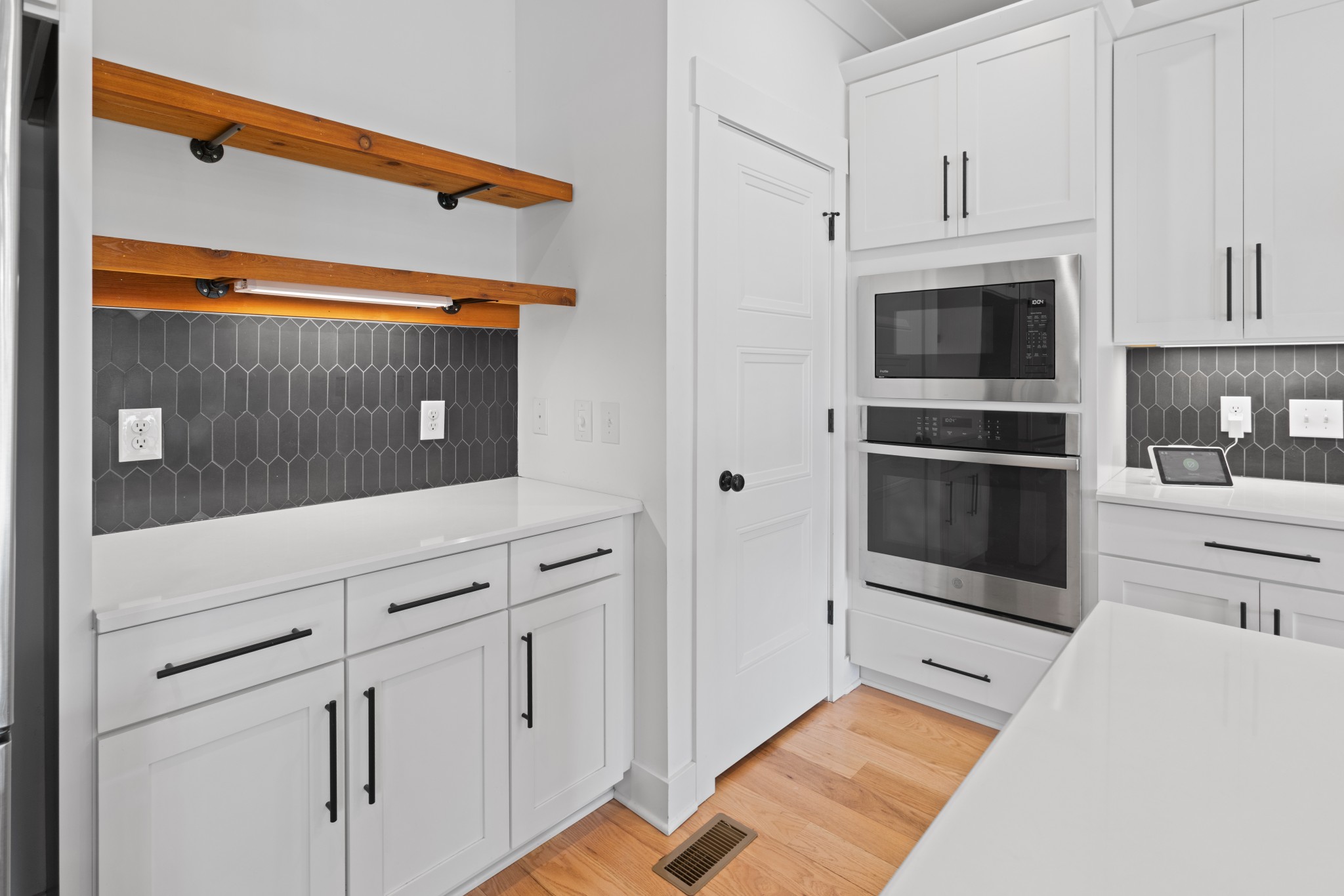 6913 Pembrooke Farms Dr