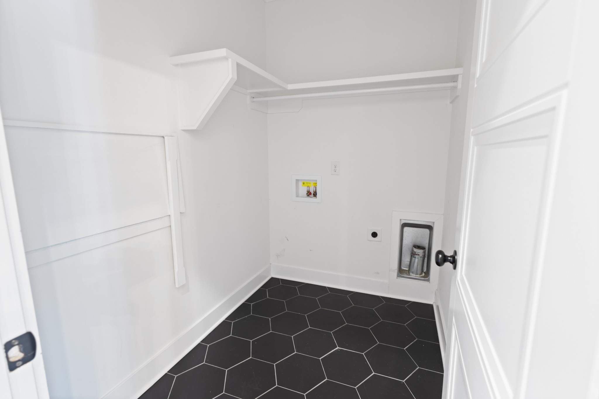 6913 Pembrooke Farms Dr