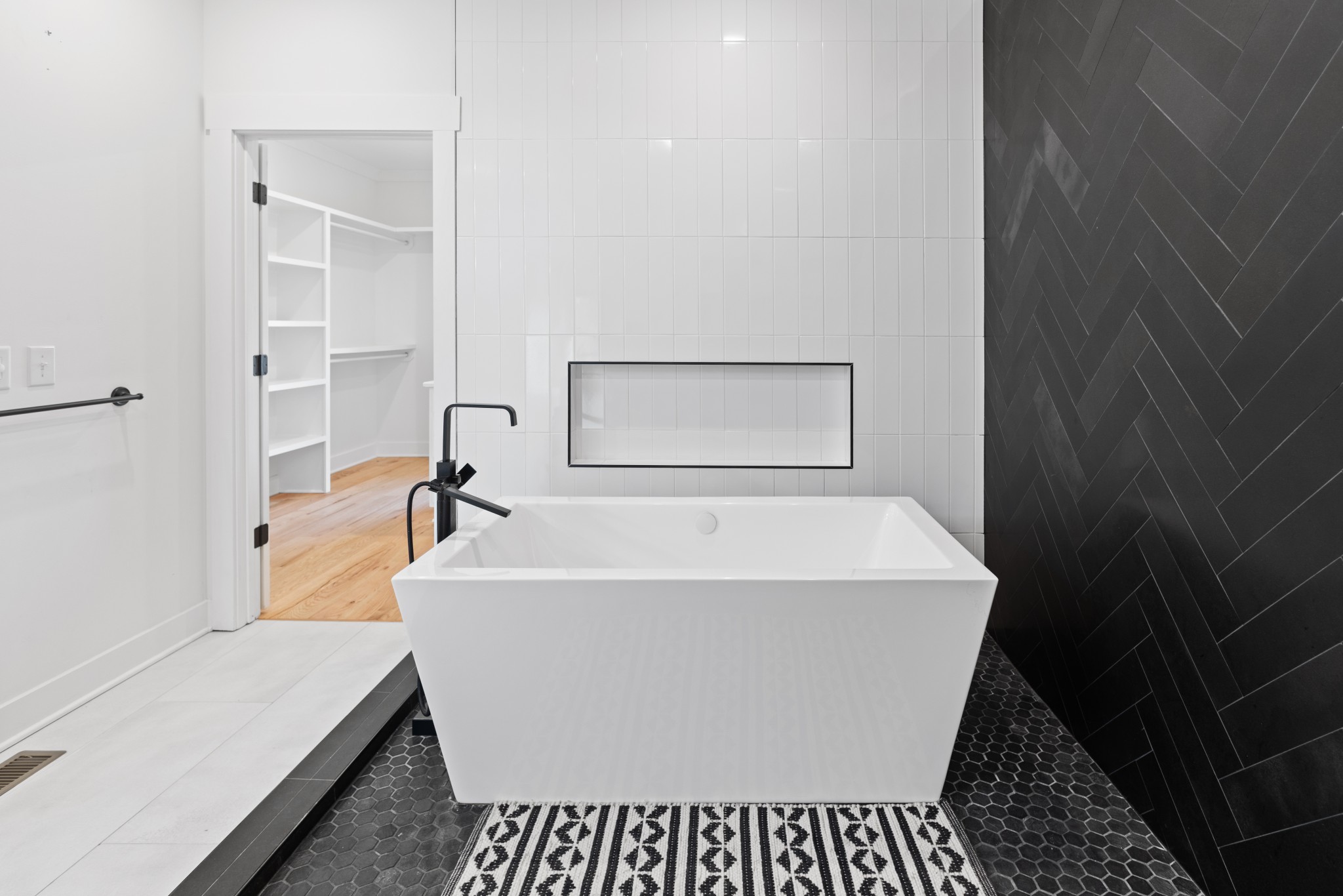 6913 Pembrooke Farms Dr