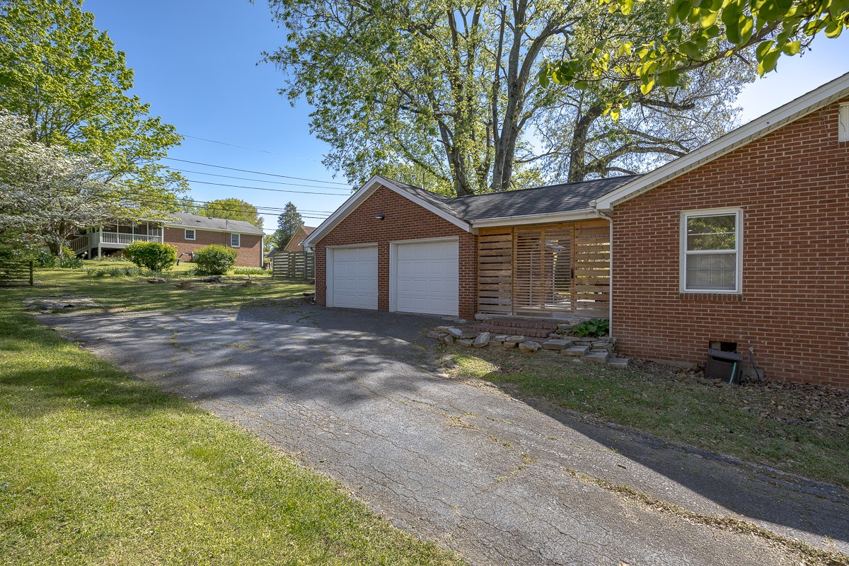 1211 Trotwood Ave