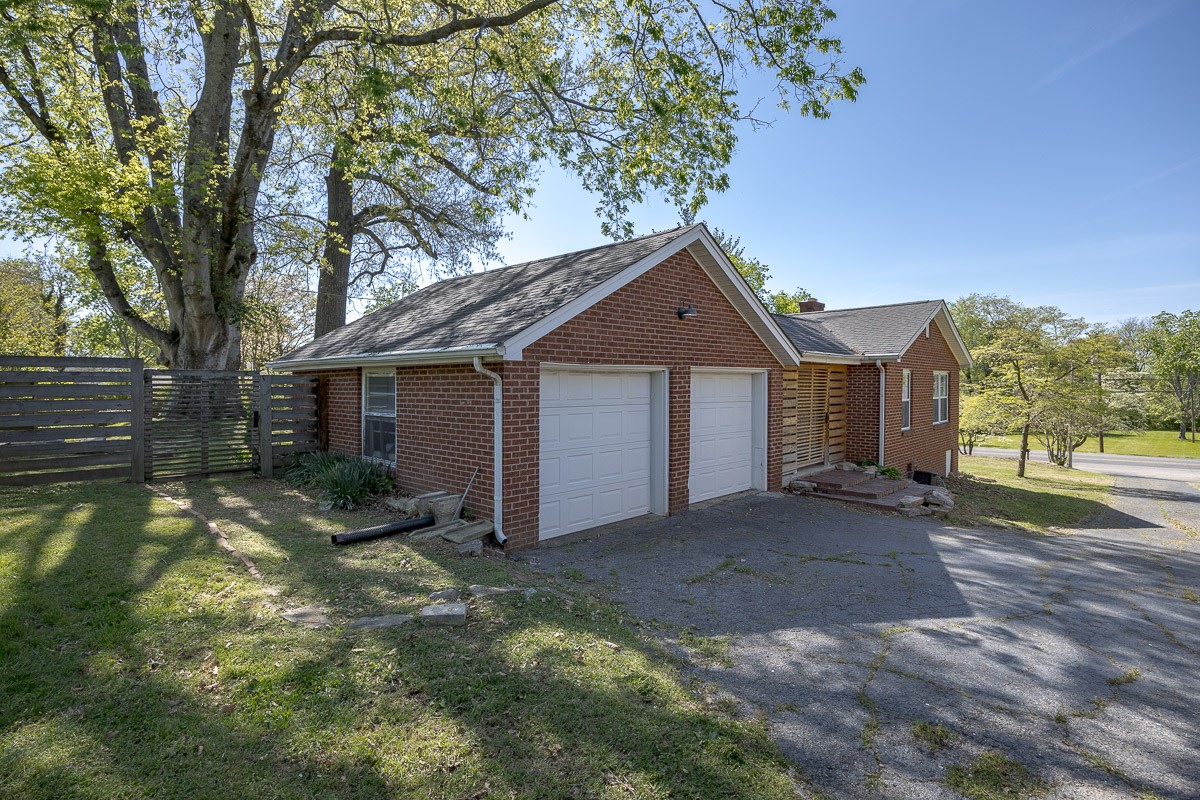 1211 Trotwood Ave
