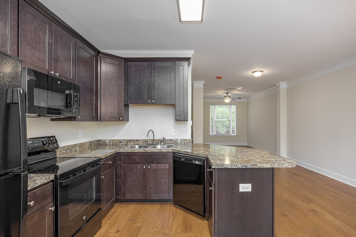 8222 Lenox Creekside Dr