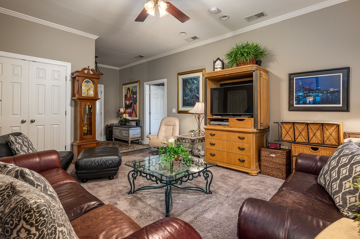 915 Wilson Pike
