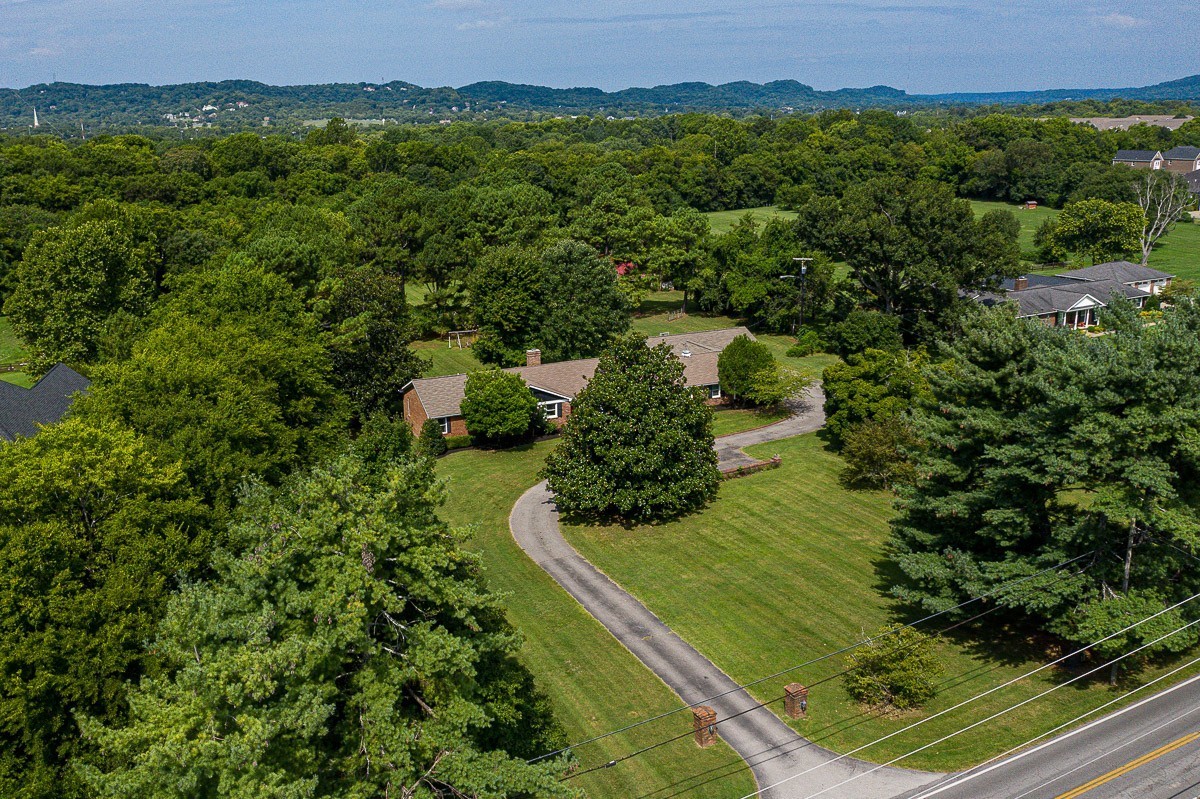 915 Wilson Pike
