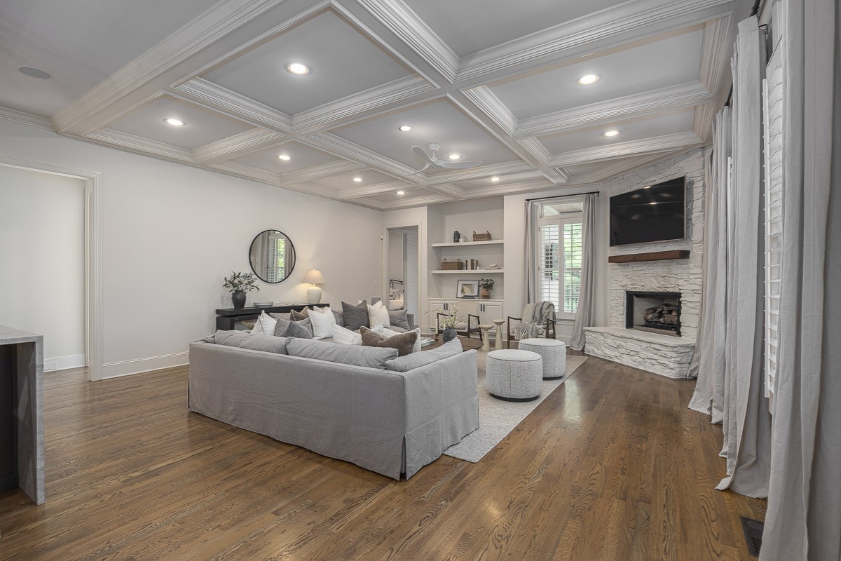 9710 Onyx Ln