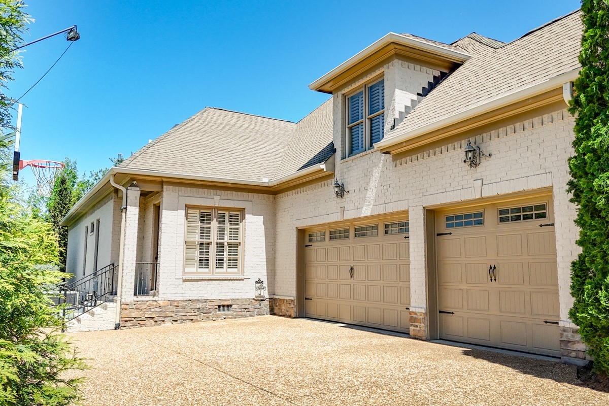 9710 Onyx Ln