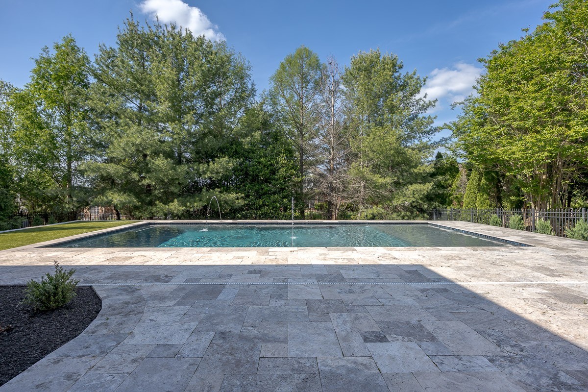 9710 Onyx Ln