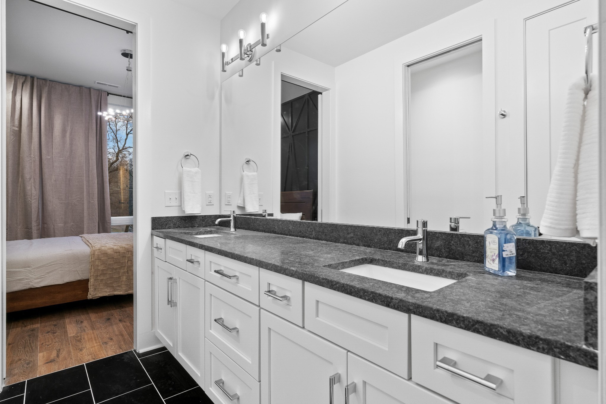 910 Youngs Ln Unit: 3