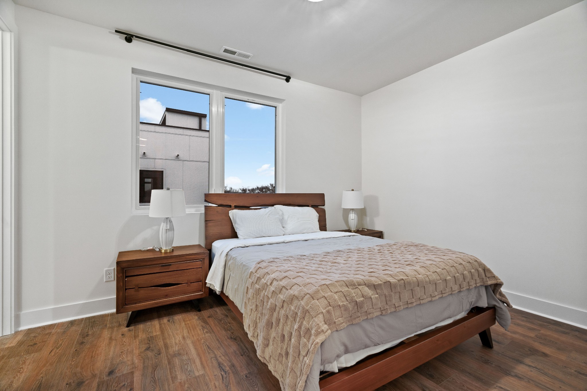 910 Youngs Ln Unit: 3