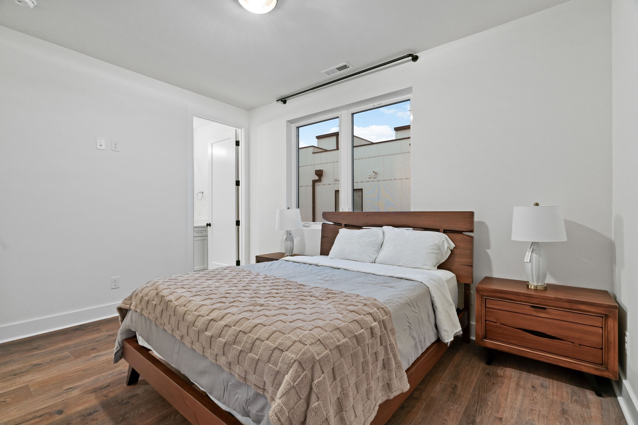 910 Youngs Ln Unit: 3