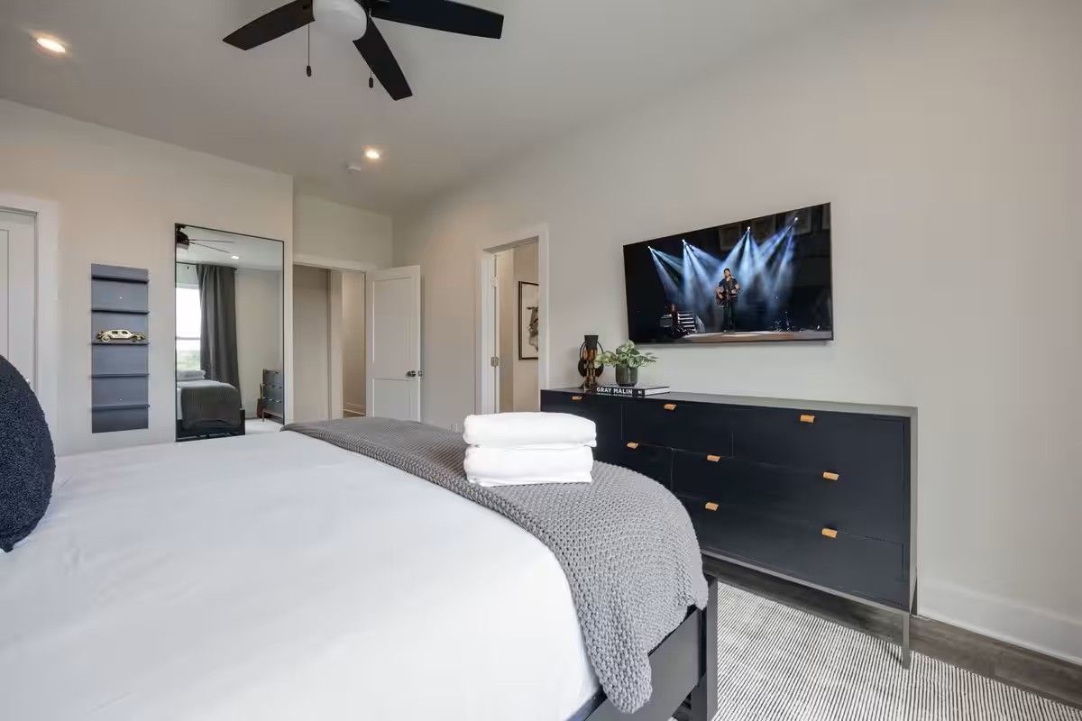 5631 Lenox Ave Unit: 14 Units