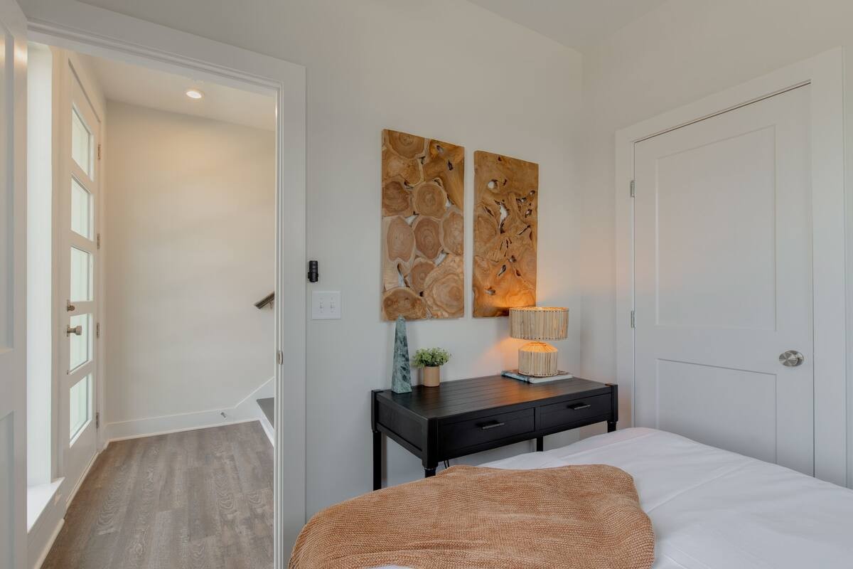 5631 Lenox Ave Unit: Building Group 1