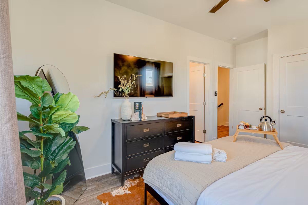 5631 Lenox Ave Unit: Building Group 1