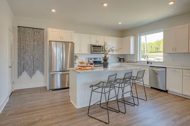 5631 Lenox Ave Unit: Building Group 1