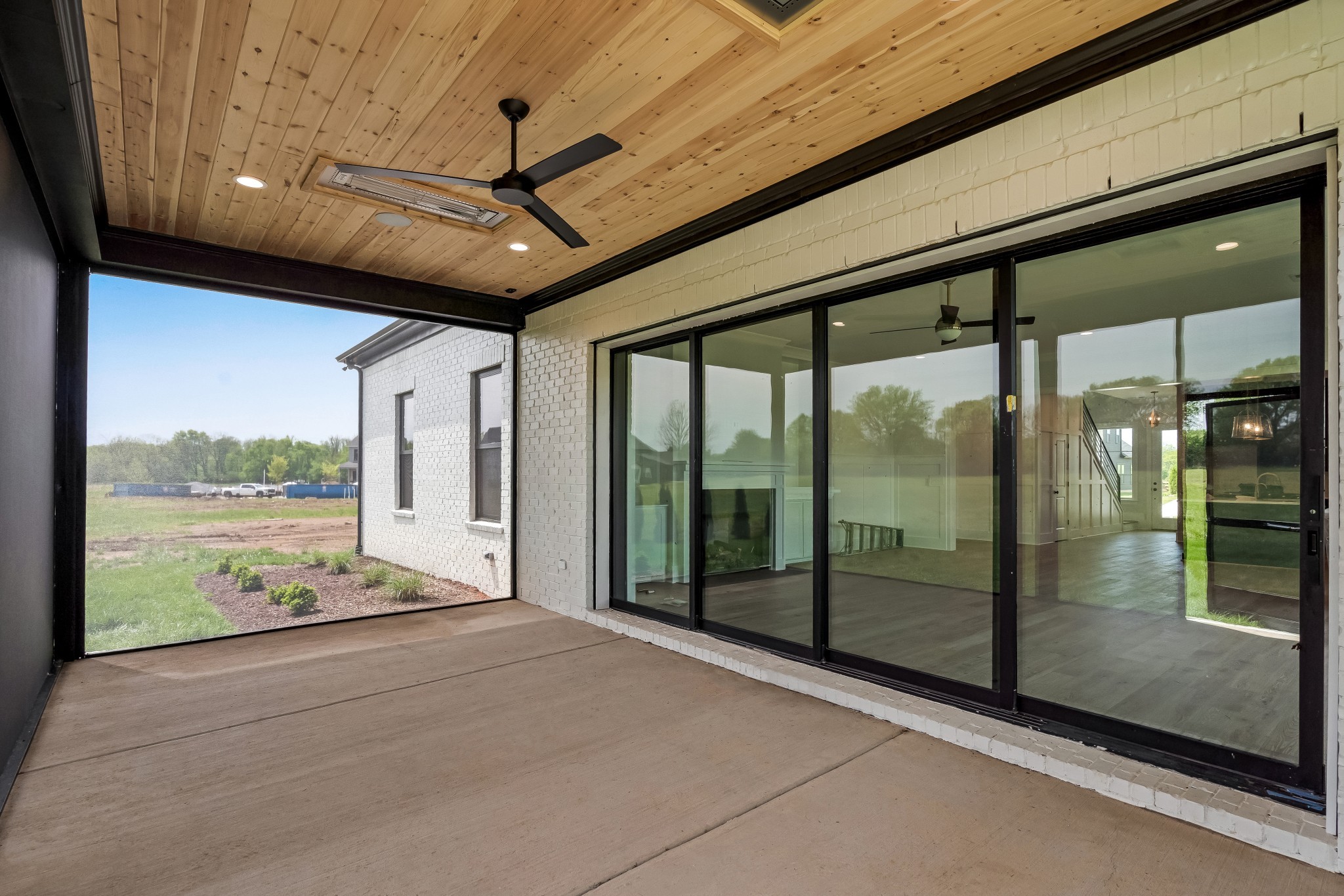 2000 Landry Pl