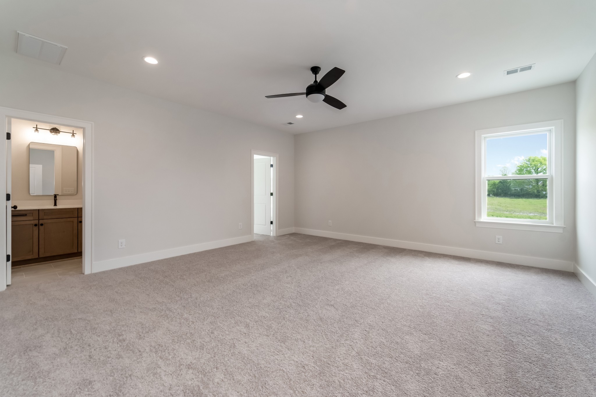 2000 Landry Pl