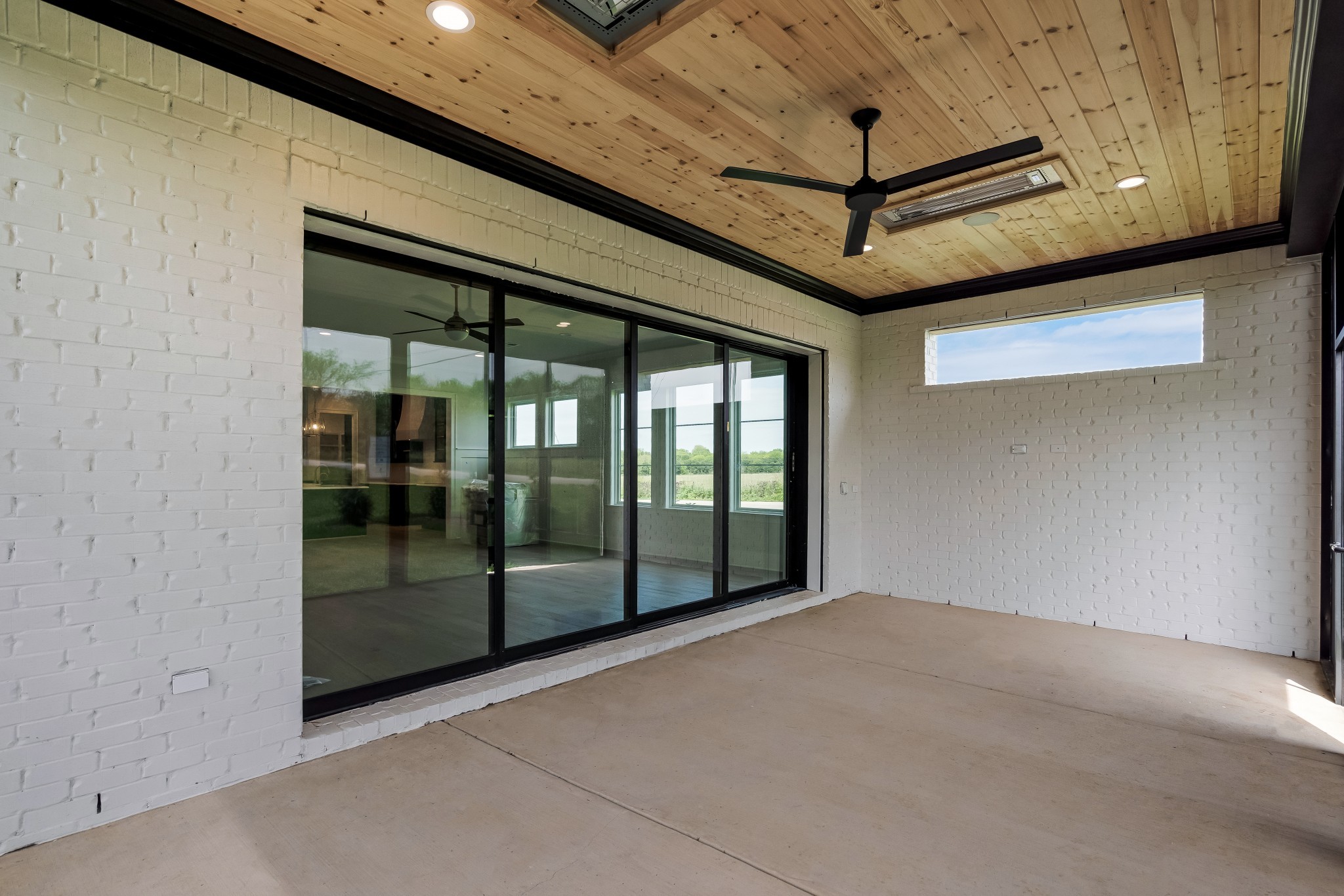 2000 Landry Pl