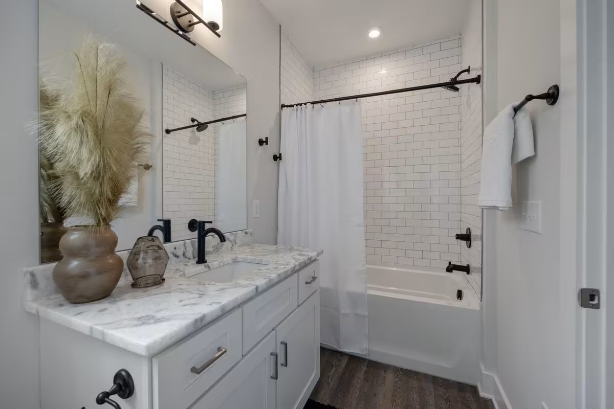 5621 Lenox Ave Unit: 3