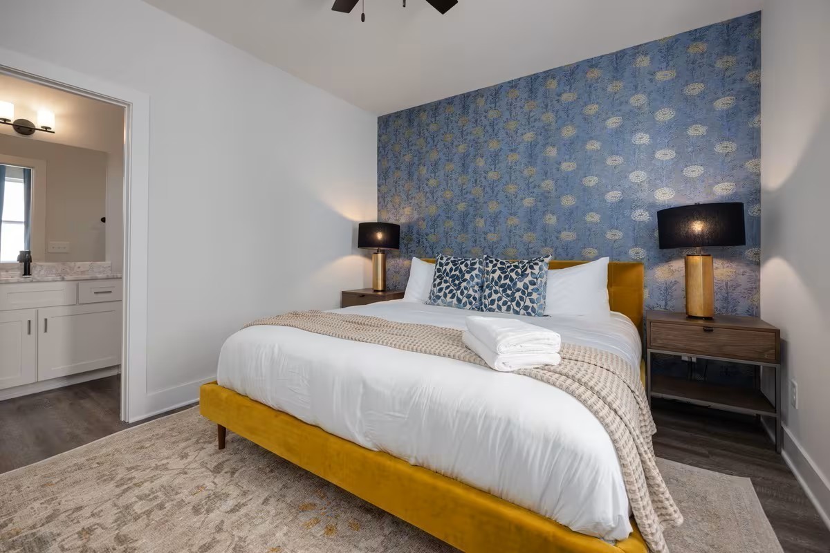 5621 Lenox Ave Unit: 4