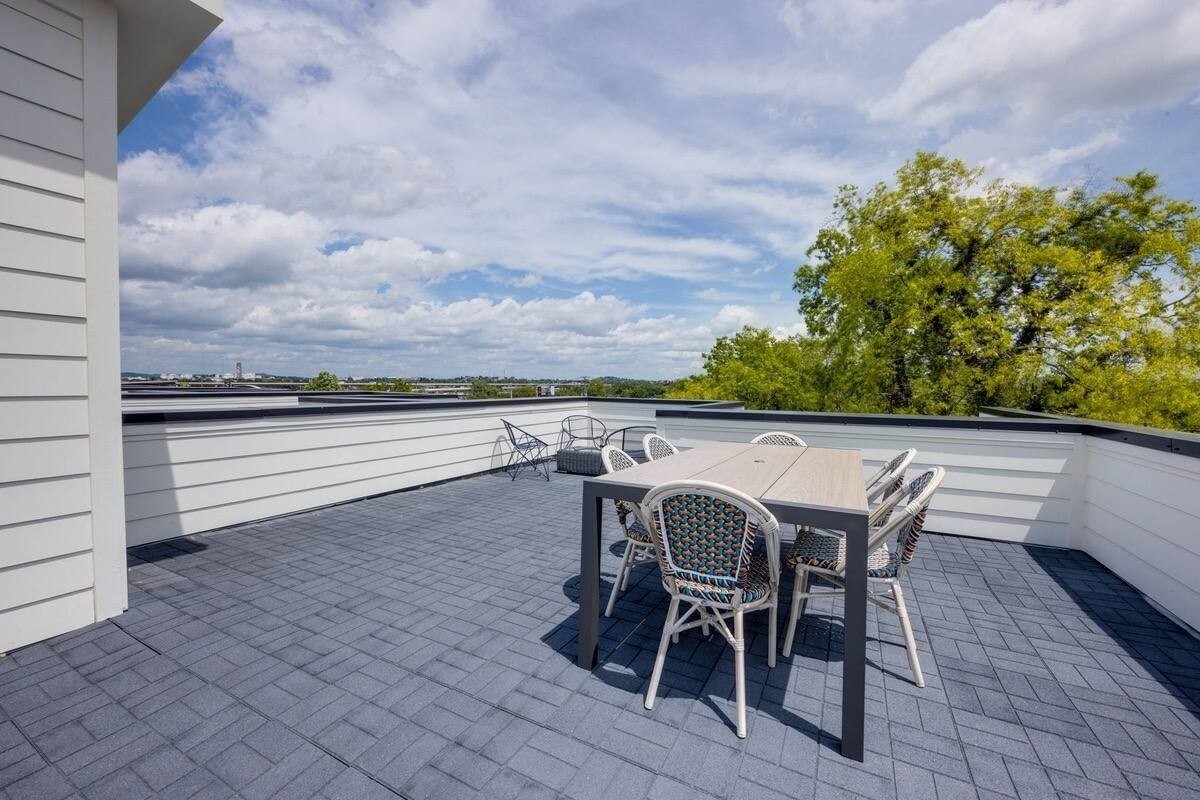 5621 Lenox Ave Unit: 4