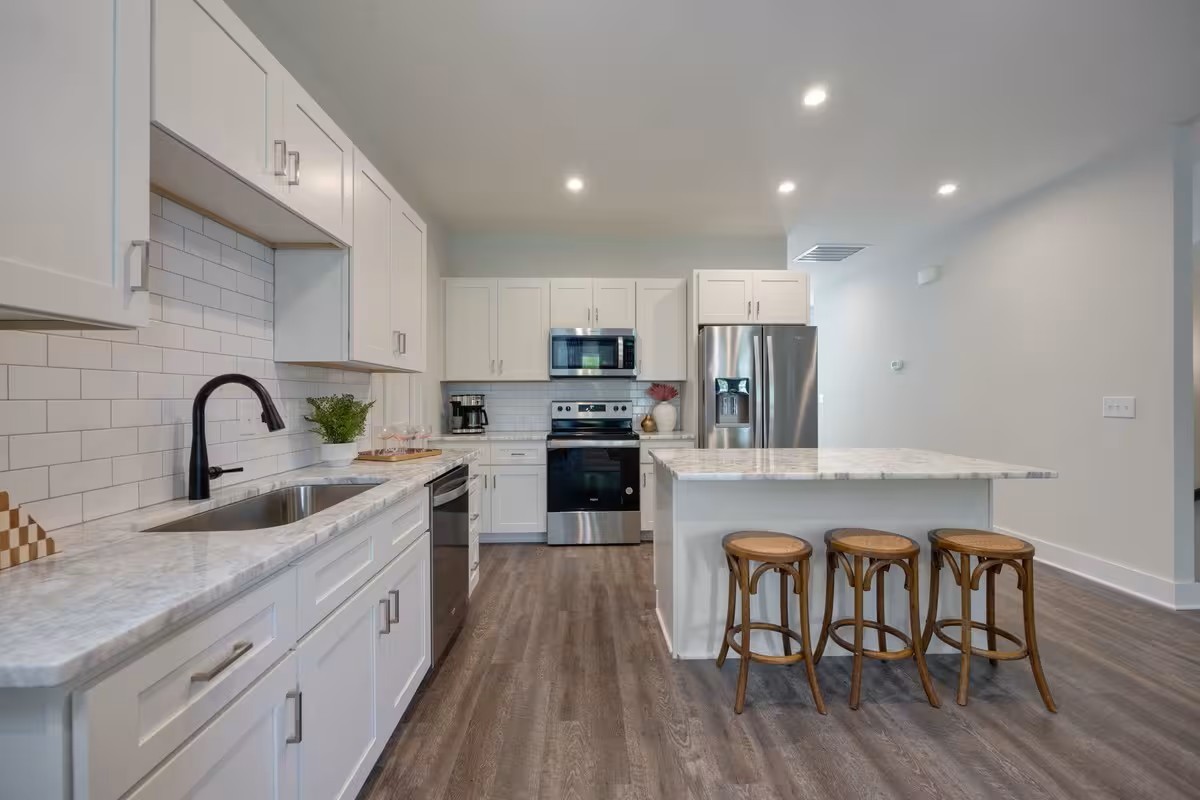 5621 Lenox Ave Unit: 1