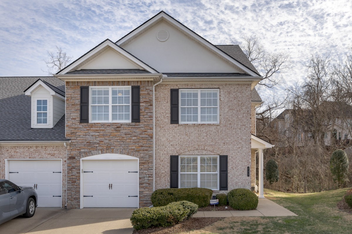 815 Barrington Place Dr