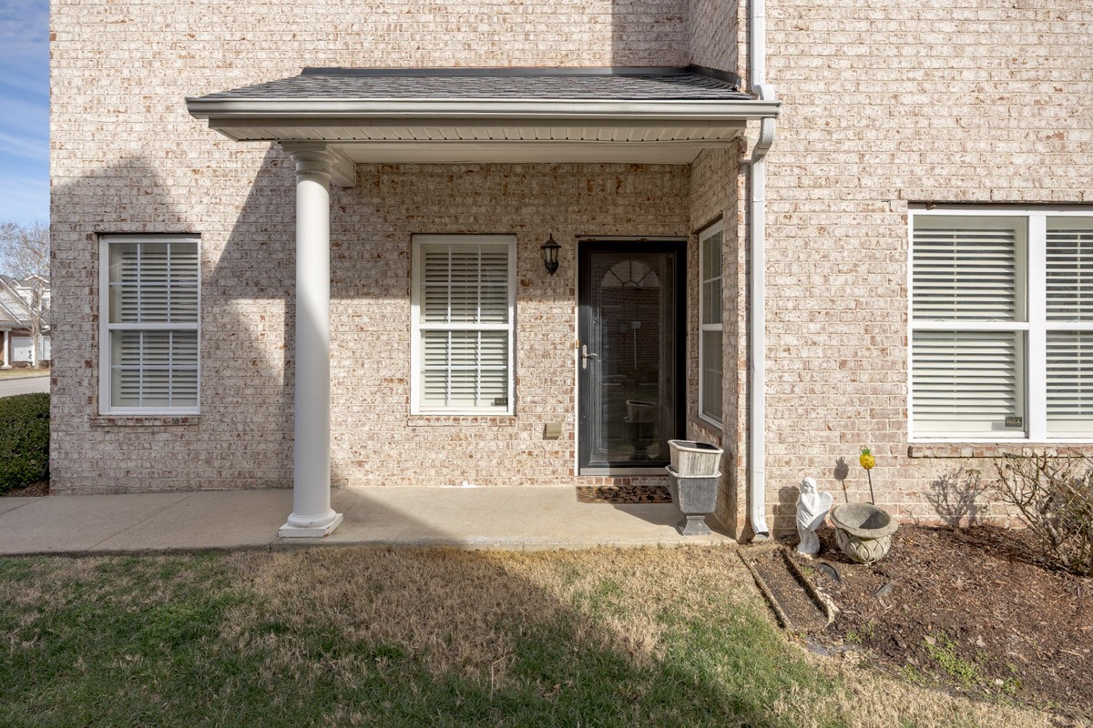 815 Barrington Place Dr