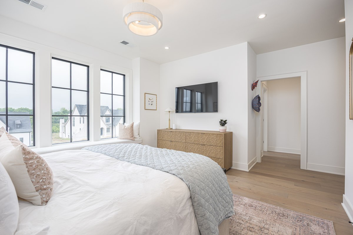 8126 Boiling Springs Place