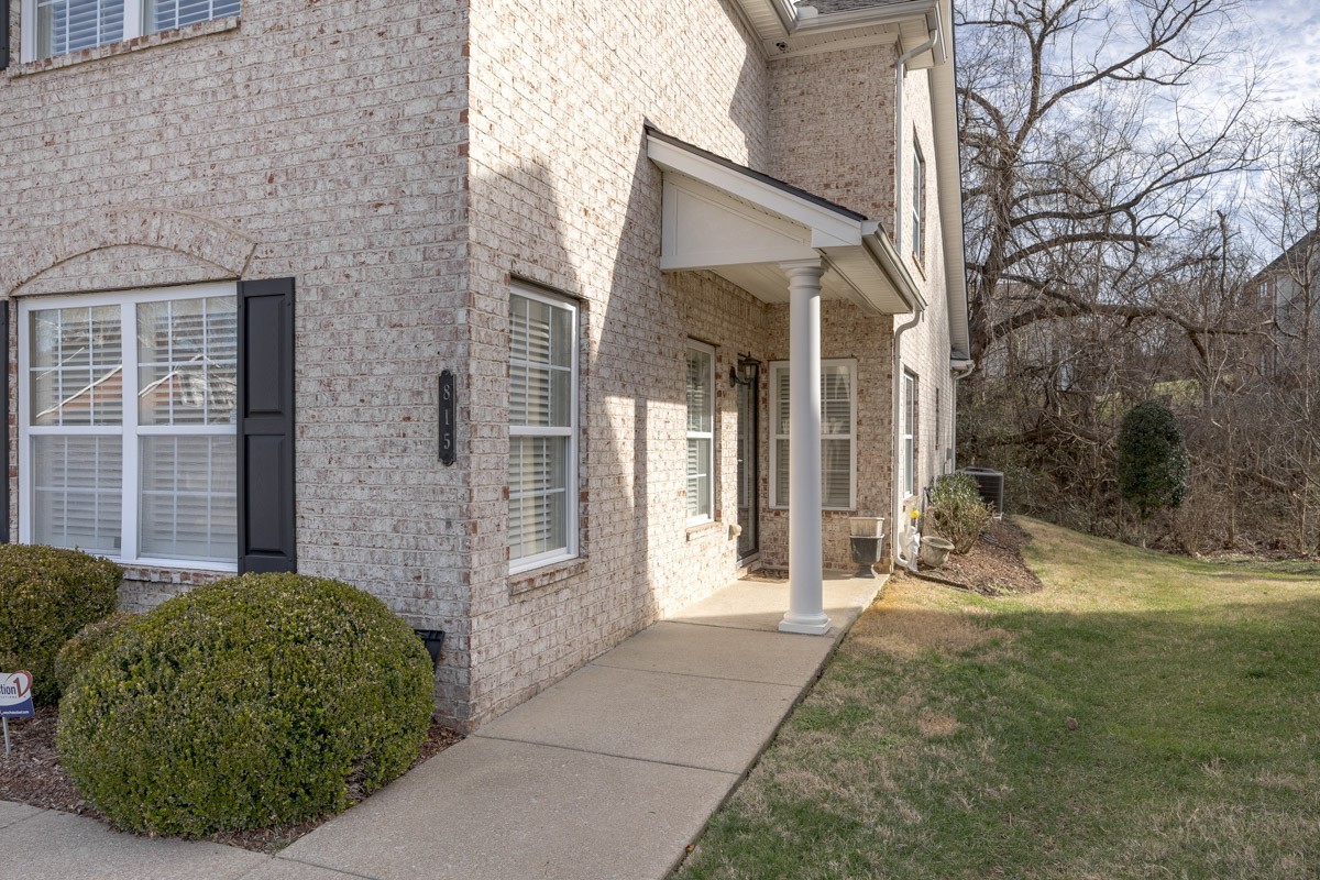 815 Barrington Place Dr