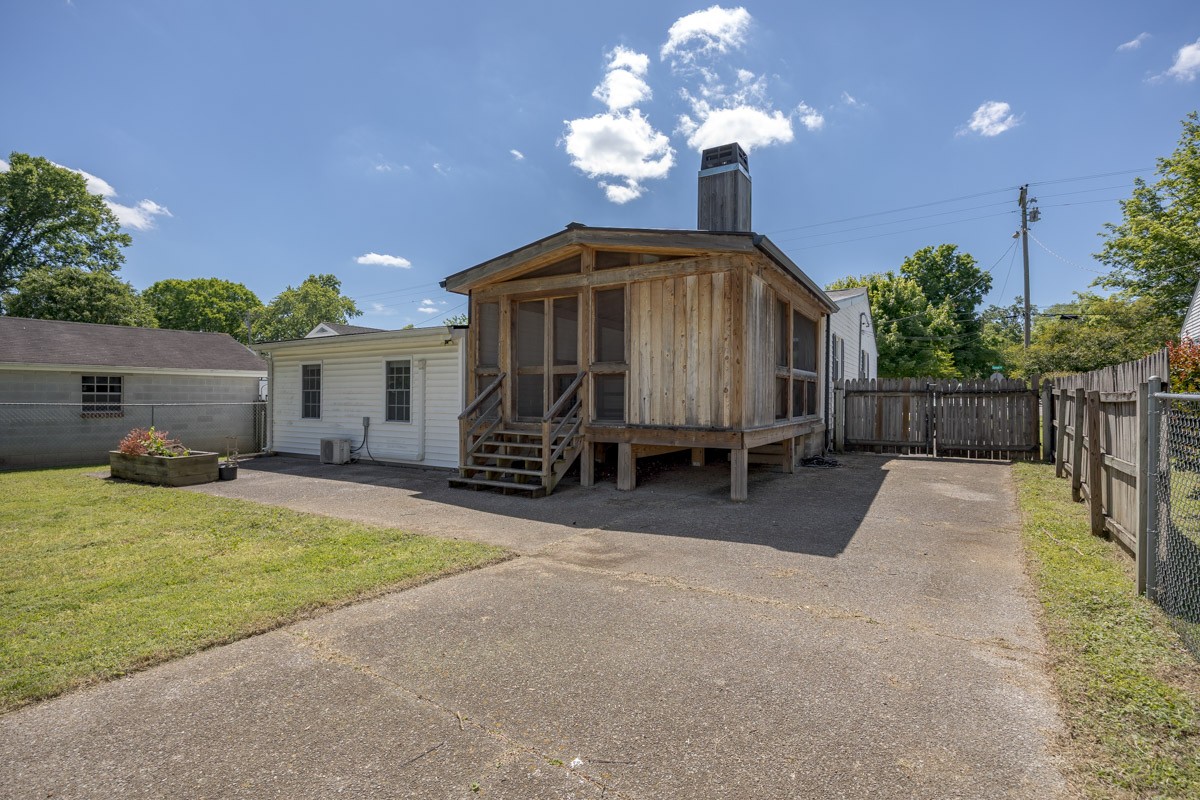 1413 Sunset Dr