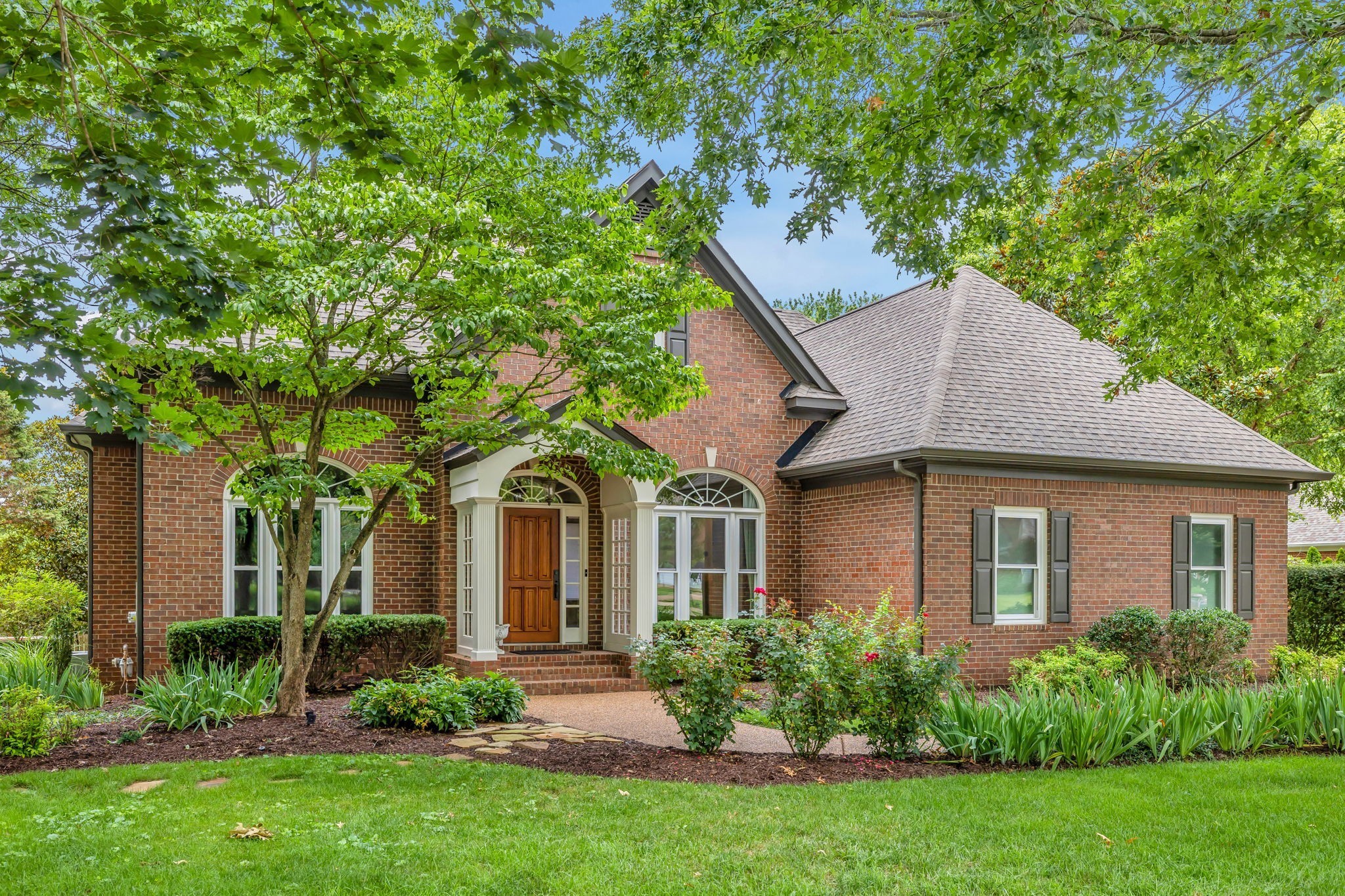 729 Harrow Ln