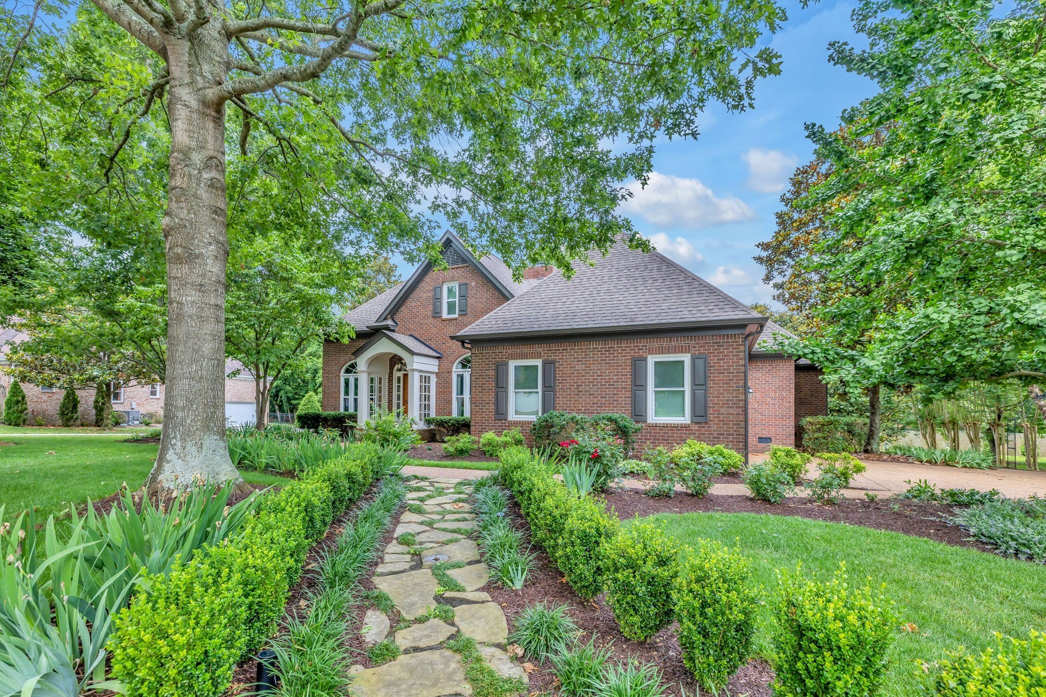 729 Harrow Ln