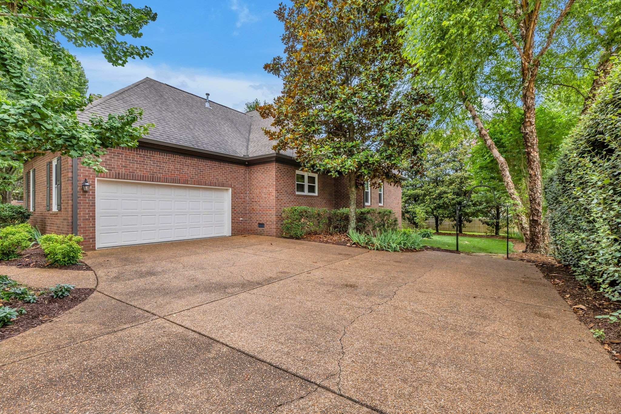 729 Harrow Ln