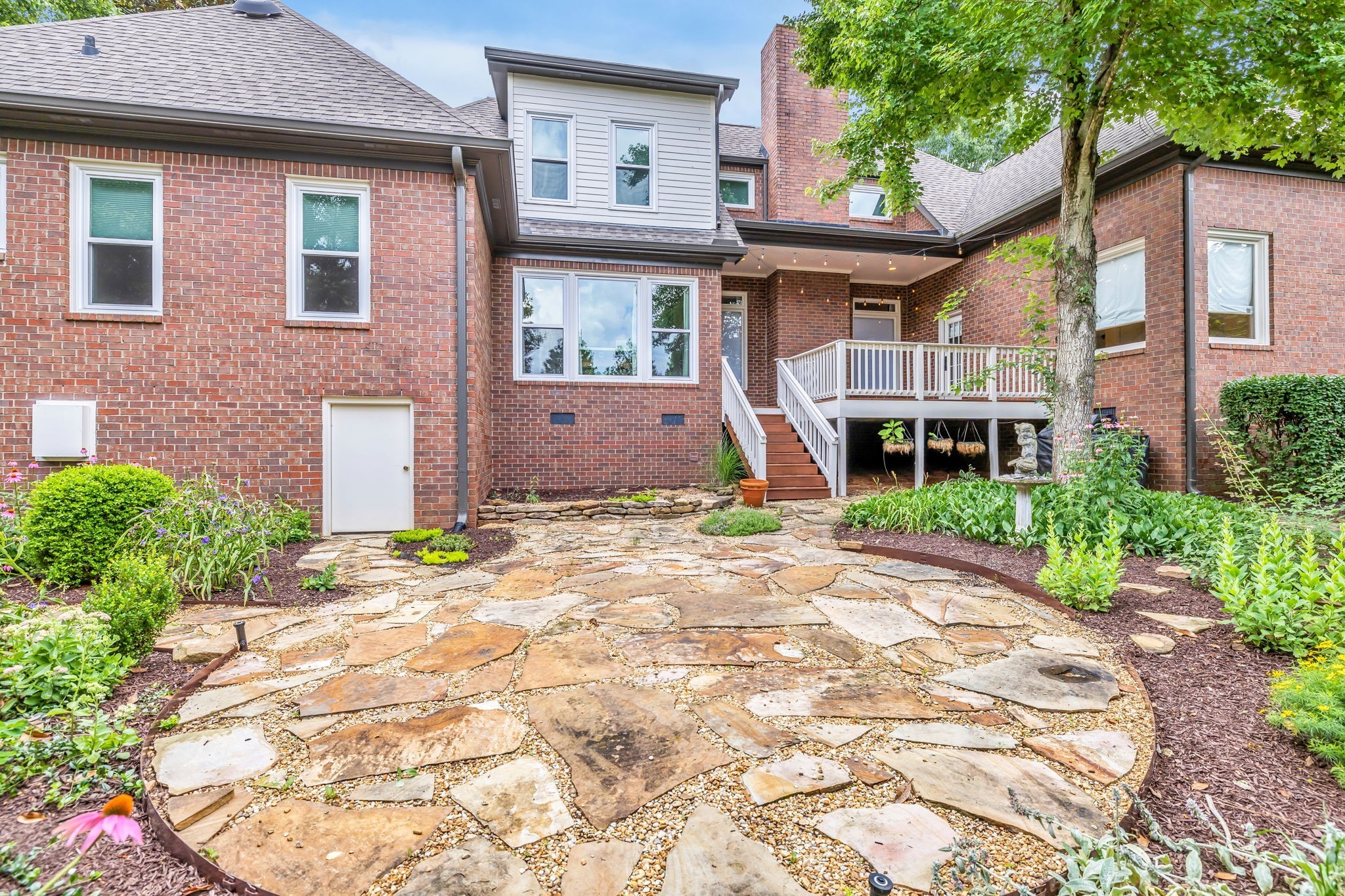 729 Harrow Ln