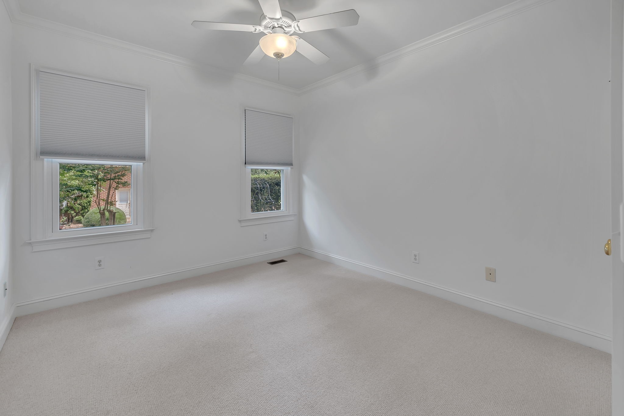 729 Harrow Ln